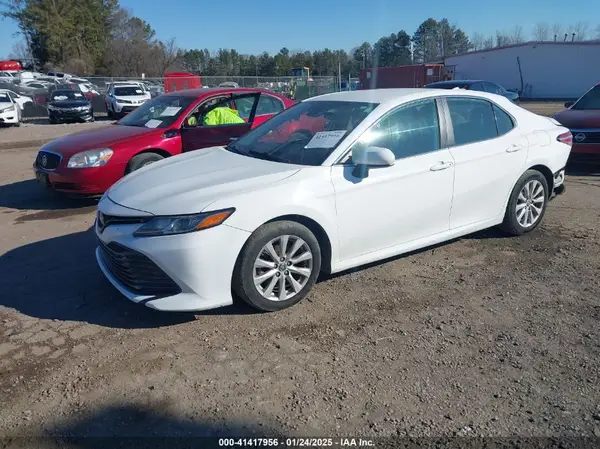 4T1B11HK5KU196378 2019 TOYOTA CAMRY - Image 2