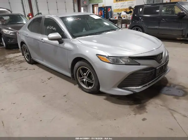 4T1B11HK5KU201305 2019 TOYOTA CAMRY - Image 1