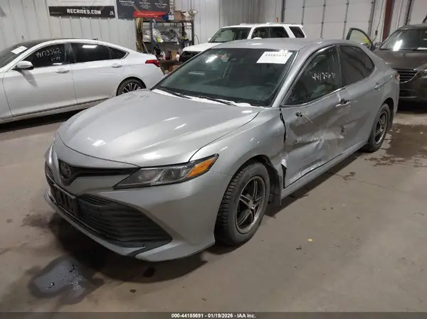 4T1B11HK5KU201305 2019 TOYOTA CAMRY - Image 2