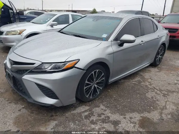 4T1B11HK5KU209940 2019 TOYOTA CAMRY - Image 2
