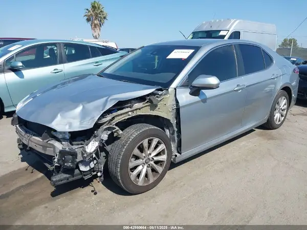 4T1B11HK5KU211459 2019 TOYOTA CAMRY - Image 2