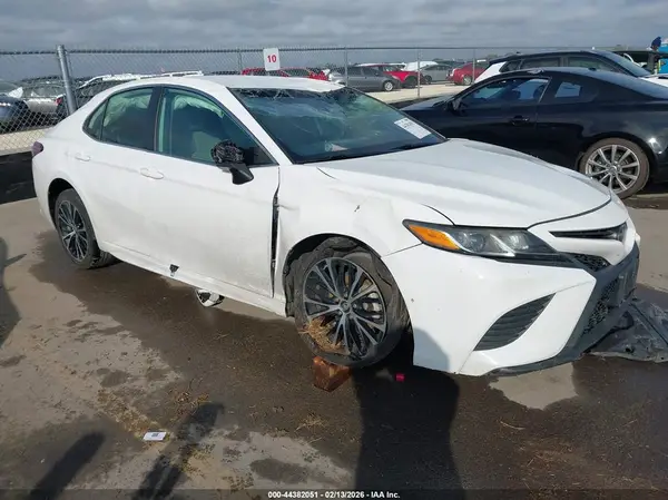 4T1B11HK5KU215169 2019 TOYOTA CAMRY - Image 1