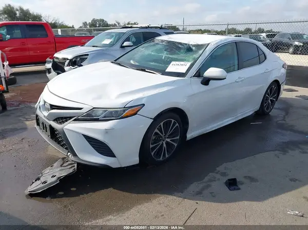 4T1B11HK5KU215169 2019 TOYOTA CAMRY - Image 2