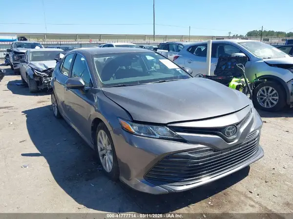 4T1B11HK5KU219061 2019 TOYOTA CAMRY - Image 1