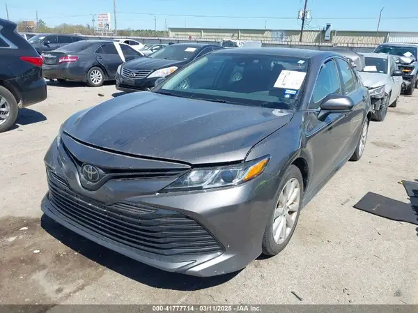 4T1B11HK5KU219061 2019 TOYOTA CAMRY - Image 2