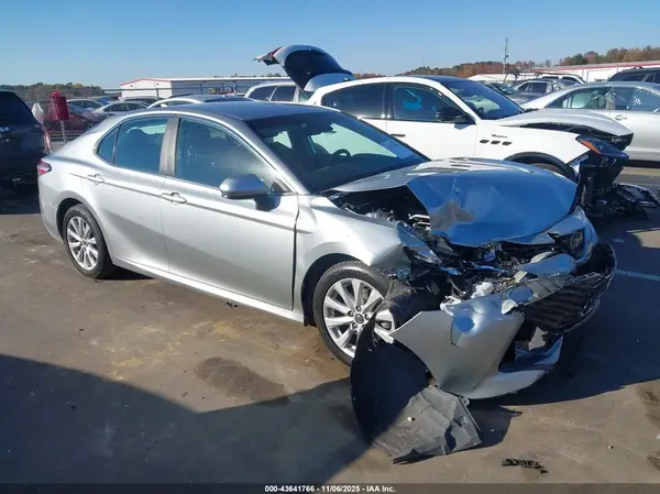 4T1B11HK5KU223823 2019 TOYOTA CAMRY - Image 1