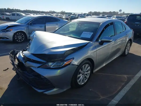 4T1B11HK5KU223823 2019 TOYOTA CAMRY - Image 2