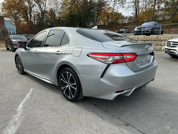 4T1B11HK5KU225944 2019 TOYOTA CAMRY - Image 2
