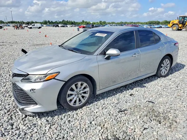 4T1B11HK5KU230917 2019 TOYOTA CAMRY - Image 1