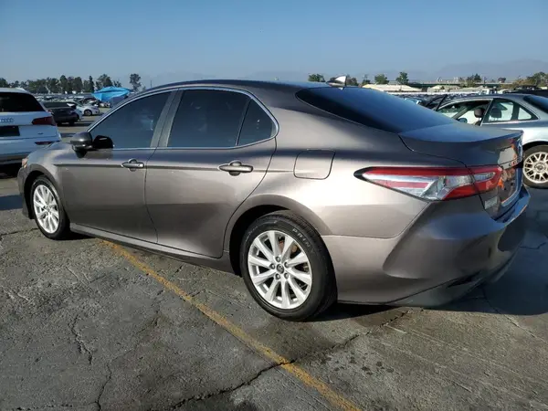 4T1B11HK5KU242002 2019 TOYOTA CAMRY - Image 2
