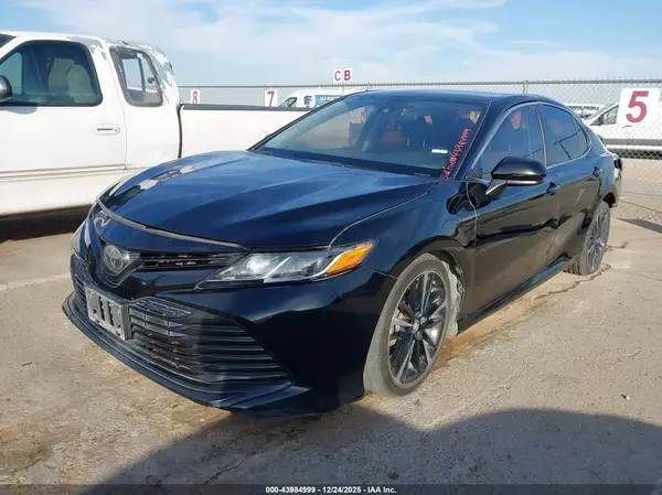 4T1B11HK5KU243070 2019 TOYOTA CAMRY - Image 2