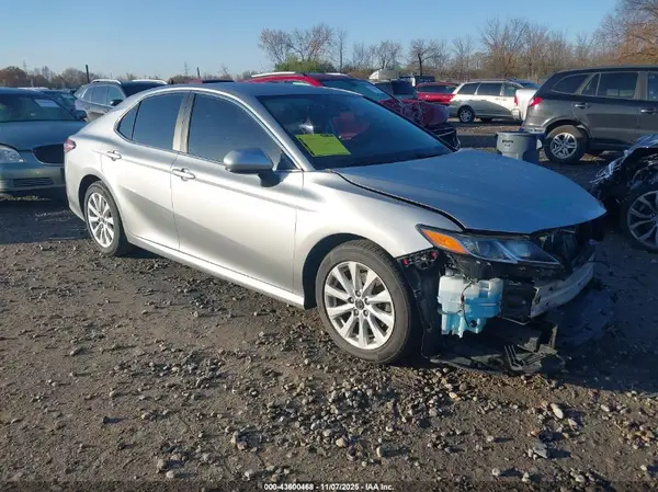 4T1B11HK5KU251086 2019 TOYOTA CAMRY - Image 1