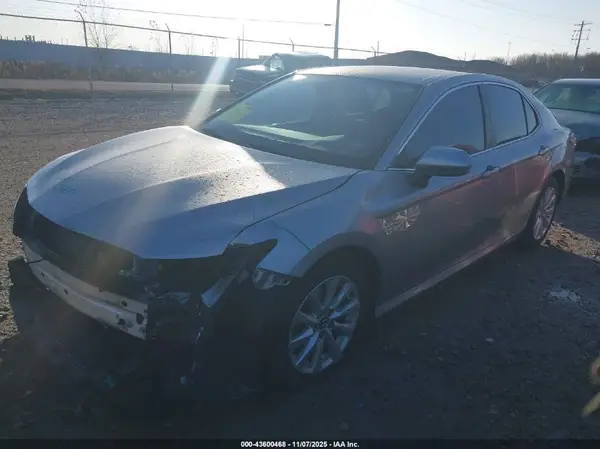 4T1B11HK5KU251086 2019 TOYOTA CAMRY - Image 2