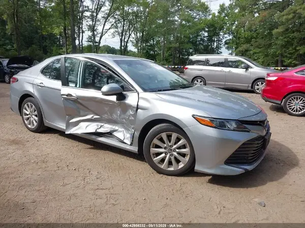4T1B11HK5KU252335 2019 TOYOTA CAMRY - Image 1