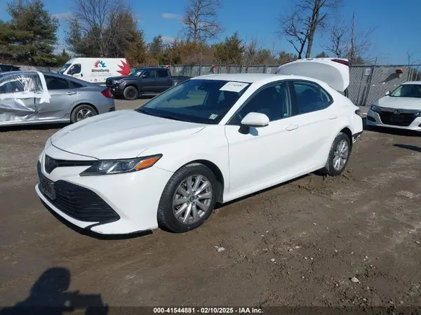4T1B11HK5KU253940 2019 TOYOTA CAMRY - Image 2