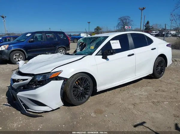 4T1B11HK5KU256420 2019 TOYOTA CAMRY - Image 2