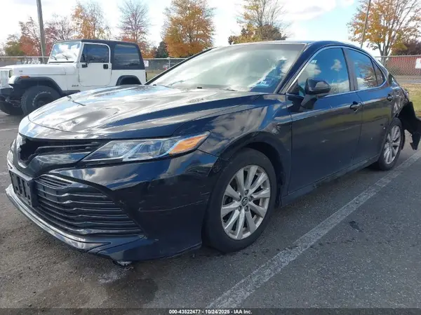 4T1B11HK5KU258040 2019 TOYOTA CAMRY - Image 2