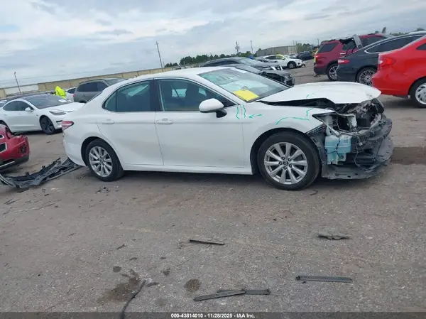 4T1B11HK5KU260547 2019 TOYOTA CAMRY - Image 1