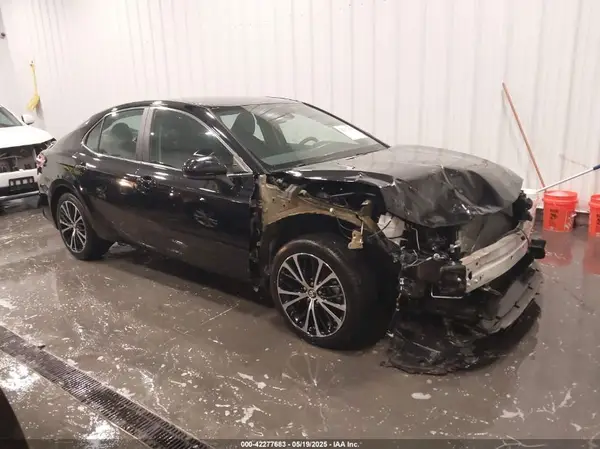 4T1B11HK5KU279986 2019 TOYOTA CAMRY - Image 1