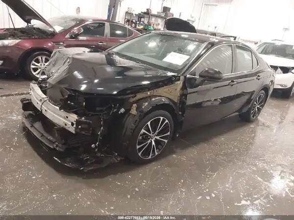 4T1B11HK5KU279986 2019 TOYOTA CAMRY - Image 2