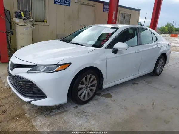 4T1B11HK5KU285707 2019 TOYOTA CAMRY - Image 2