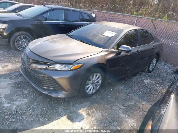 4T1B11HK5KU289272 2019 TOYOTA CAMRY - Image 2