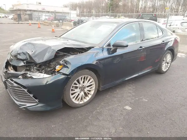 4T1B11HK5KU297209 2019 TOYOTA CAMRY - Image 2