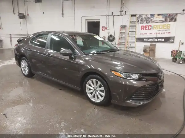 4T1B11HK5KU683127 2019 TOYOTA CAMRY - Image 1