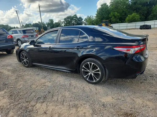 4T1B11HK5KU698033 2019 TOYOTA CAMRY - Image 2