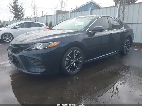 4T1B11HK5KU698419 2019 TOYOTA CAMRY - Image 2