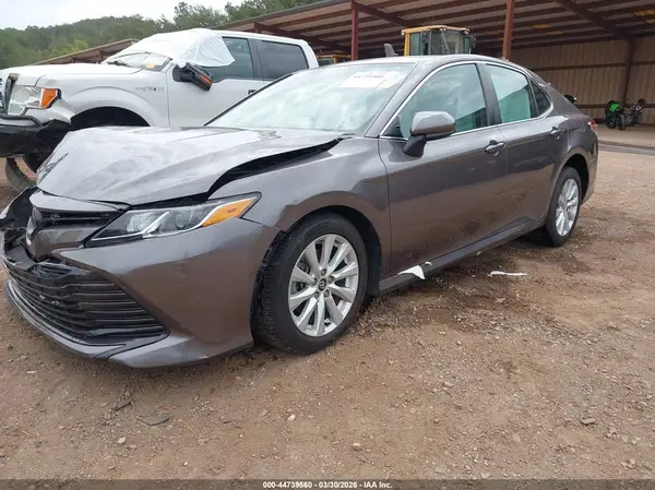 4T1B11HK5KU698663 2019 TOYOTA CAMRY - Image 2