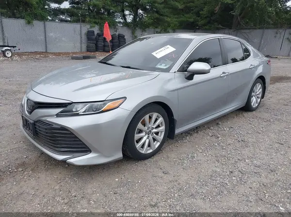 4T1B11HK5KU699568 2019 TOYOTA CAMRY - Image 2