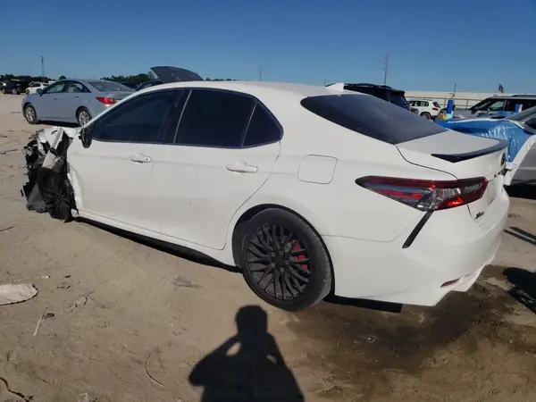 4T1B11HK5KU700945 2019 TOYOTA CAMRY - Image 2