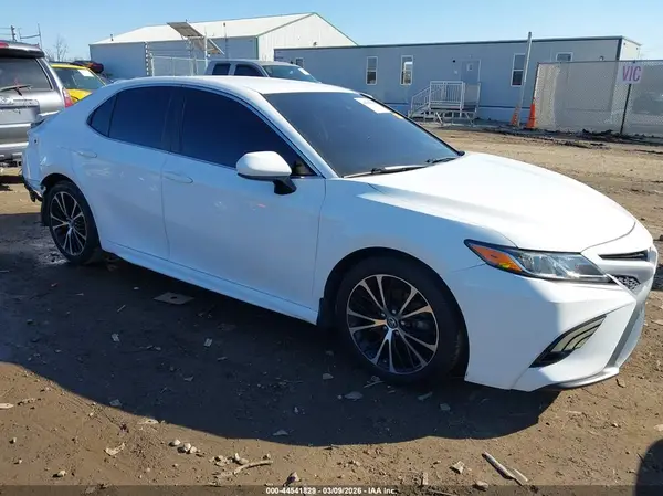 4T1B11HK5KU703070 2019 TOYOTA CAMRY - Image 1