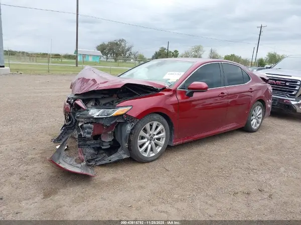 4T1B11HK5KU715042 2019 TOYOTA CAMRY - Image 2