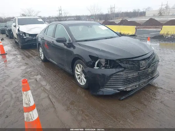 4T1B11HK5KU717485 2019 TOYOTA CAMRY - Image 1
