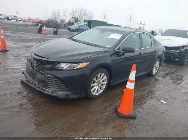 4T1B11HK5KU717485 2019 TOYOTA CAMRY - Image 2
