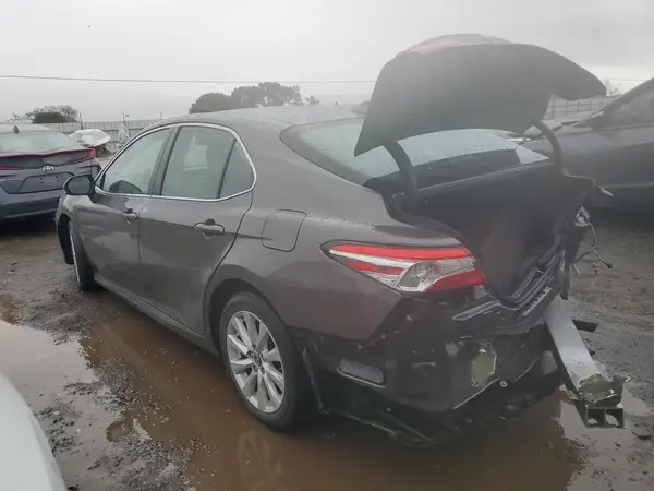 4T1B11HK5KU718863 2019 TOYOTA CAMRY - Image 2