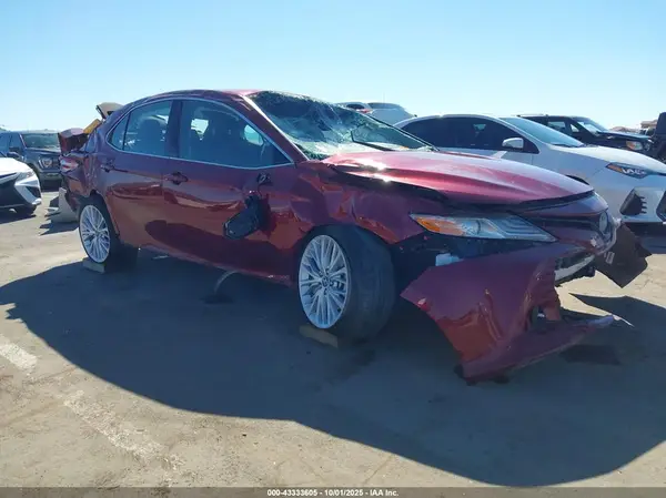 4T1B11HK5KU725747 2019 TOYOTA CAMRY - Image 1