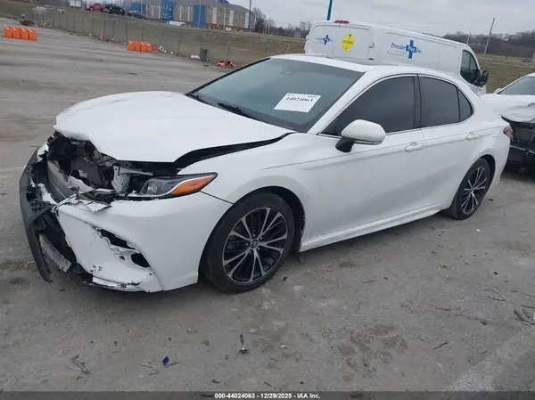 4T1B11HK5KU727515 2019 TOYOTA CAMRY - Image 2