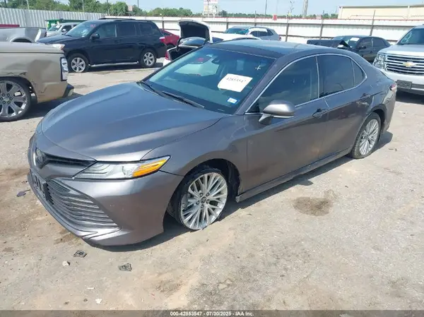 4T1B11HK5KU732035 2019 TOYOTA CAMRY - Image 2