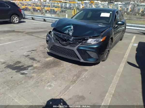 4T1B11HK5KU740975 2019 TOYOTA CAMRY - Image 2