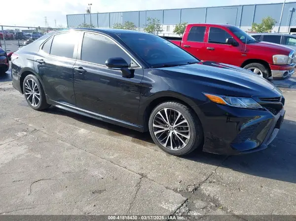 4T1B11HK5KU752057 2019 TOYOTA CAMRY - Image 1