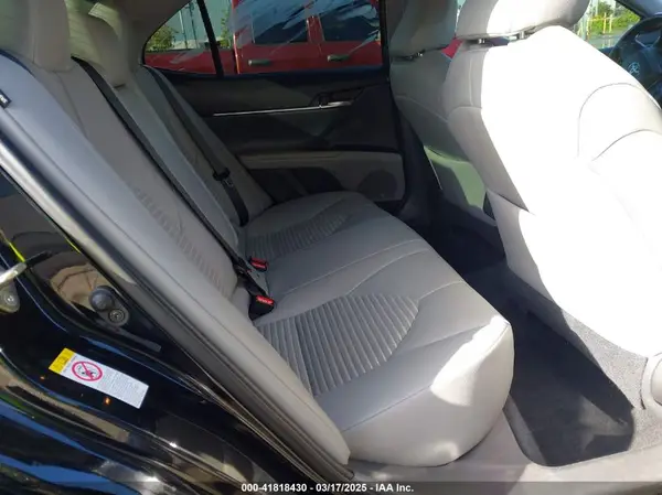4T1B11HK5KU752057 2019 TOYOTA CAMRY - Image 8