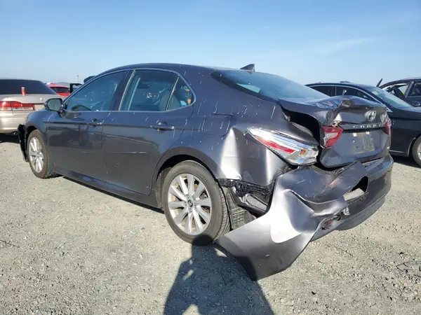 4T1B11HK5KU758800 2019 TOYOTA CAMRY - Image 2