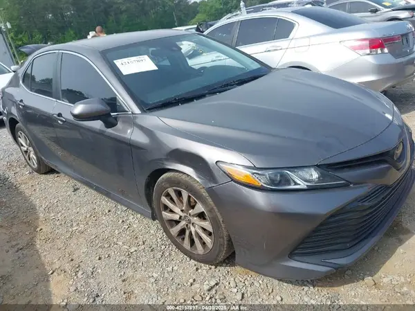 4T1B11HK5KU762586 2019 TOYOTA CAMRY - Image 1