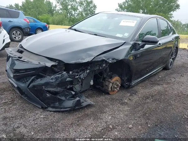 4T1B11HK5KU768825 2019 TOYOTA CAMRY - Image 2