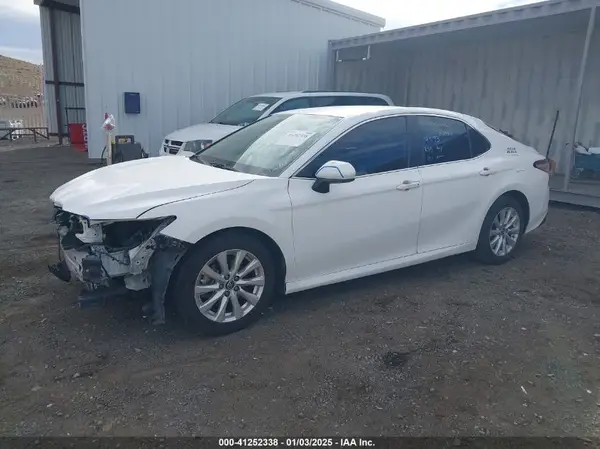 4T1B11HK5KU773636 2019 TOYOTA CAMRY - Image 2