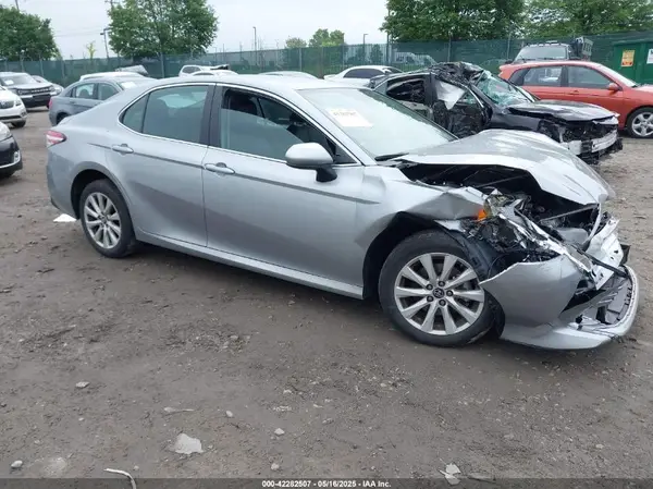 4T1B11HK5KU813553 2019 TOYOTA CAMRY - Image 1