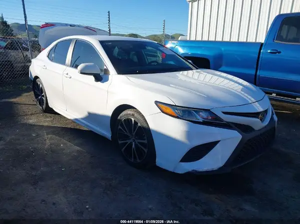 4T1B11HK5KU817795 2019 TOYOTA CAMRY - Image 1